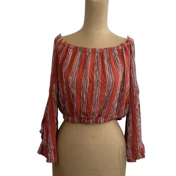 Altar'd State Tops - Altar’d State bell sleeve crop top
